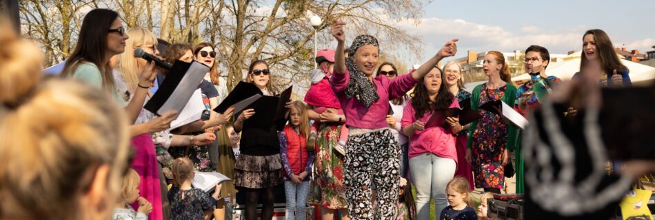 Chór Mam na koncercie plenerowym